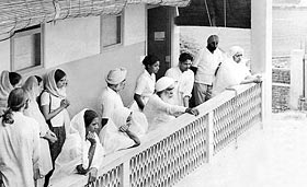 At this darshan on the verandah of the hospital the visitors from overseas (at left) were allowed to come closer